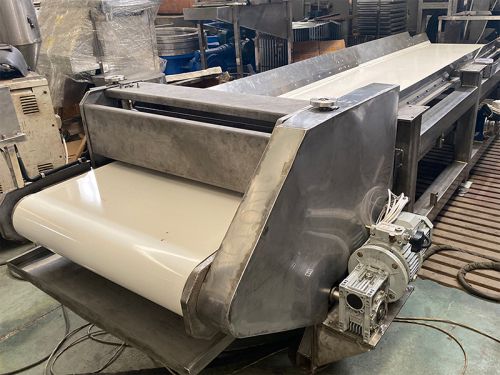 Máquina para dar forma a las ciruelas pasa
